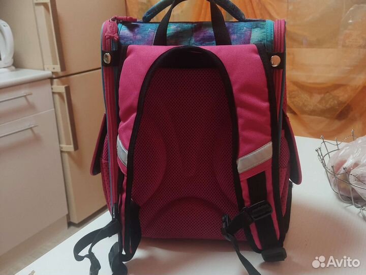 Рюкзак для девочки в школу
