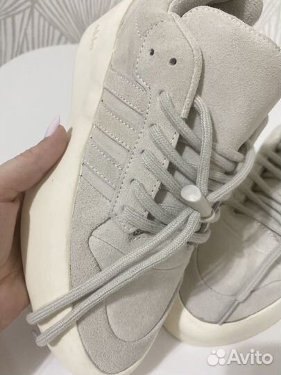 Кроссовки новые размер 39 (25,5 см); 43 (27,2 см)