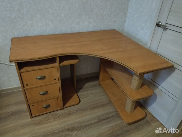 Компьютерный стол