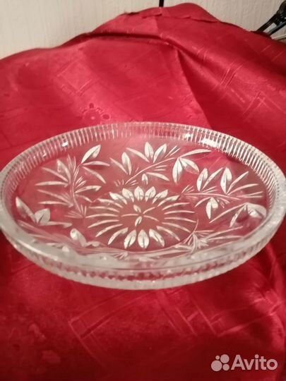 Графины, вызы, салатники, тарелки