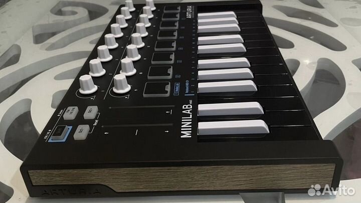 Midi клавиатура Arturia minilab 2