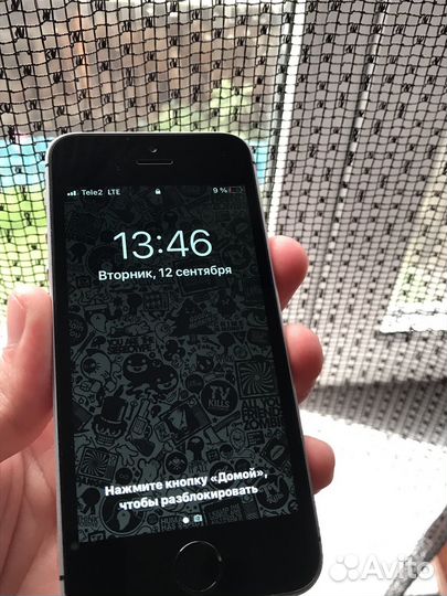 Телефон iPhone SE