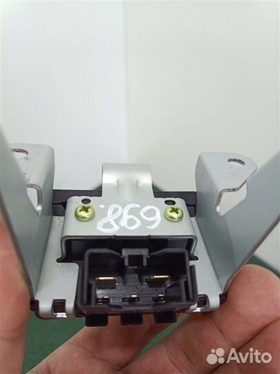 Контакт электрический стекла с дверью багажника