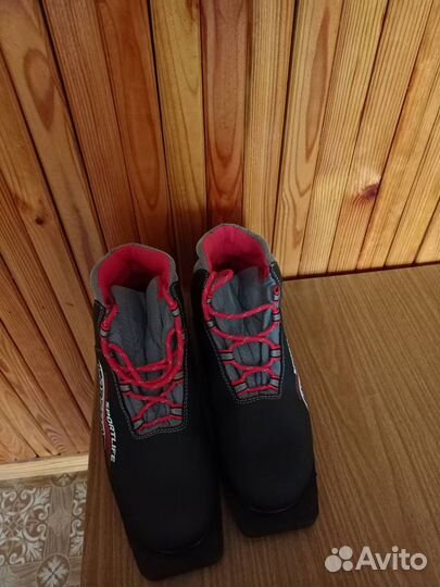 Лыжные ботинки