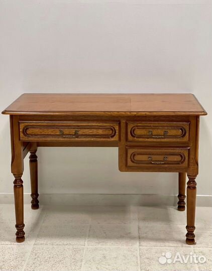 Старинный письменный стол