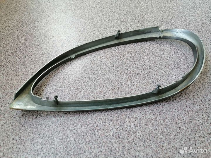 Ободок правой фары газ-31105