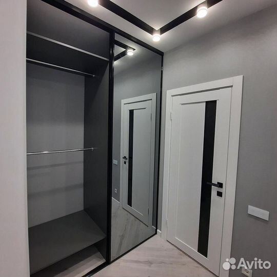 Шкаф купе с зеркалом