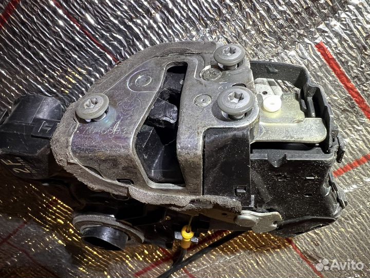 Замок двери Toyota Corolla E 150