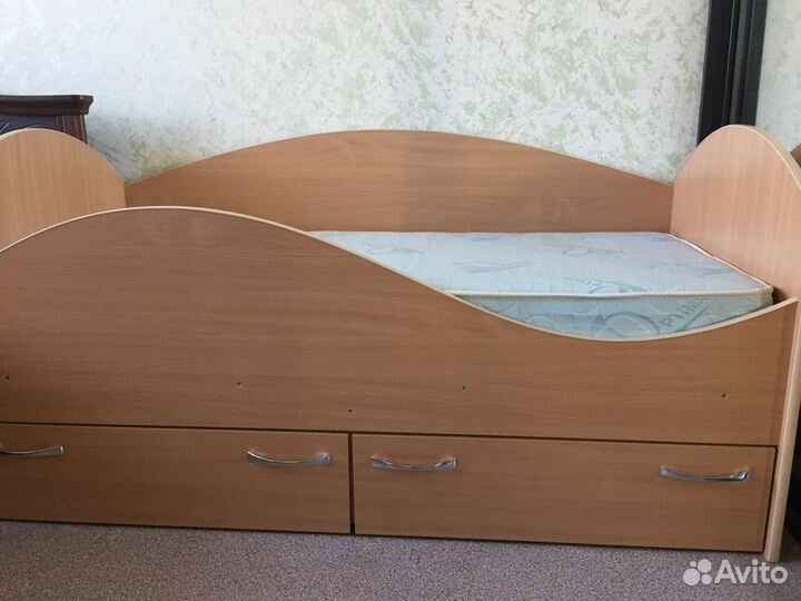 Детская кровать с матрасом