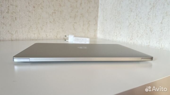 MacBook Pro 13, 2017 г., два порта Thunderbolt 3