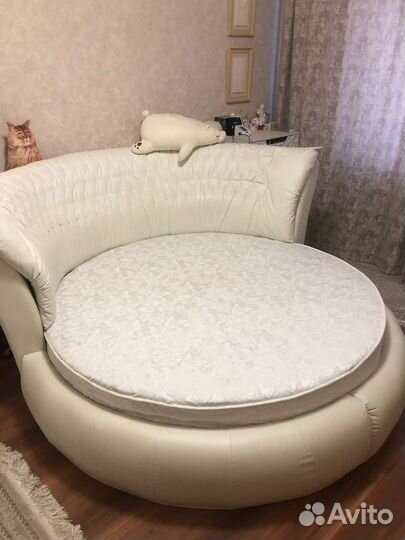 Круглая кровать матрасом