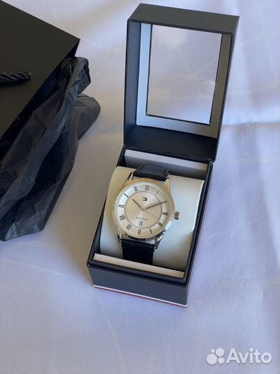 Tommy hilfiger часы