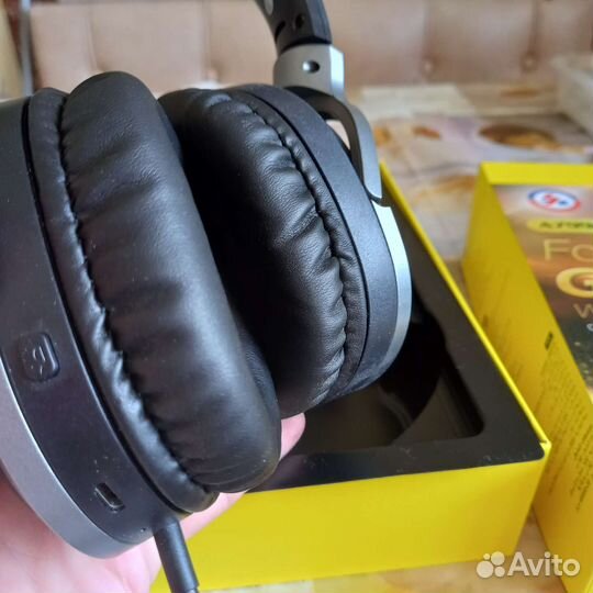 Новые наушники с микрофоном