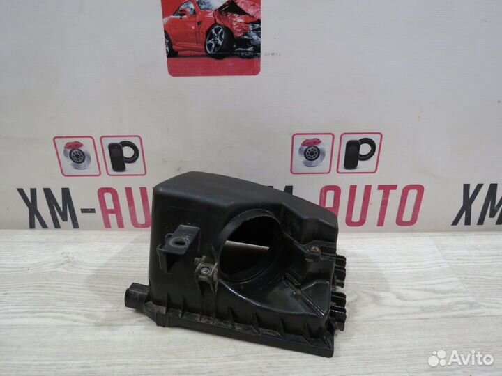 Корпус воздушного фильтра Toyota Corolla 150