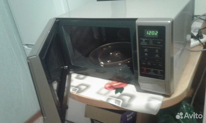 Микроволновая печь. Samsung. ME732KR