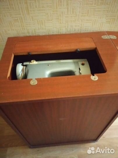 Продам швейную машинку Подольск 142