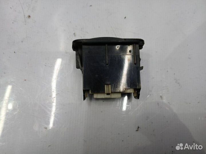 Кнопка стеклоподъемника задняя левая Toyota