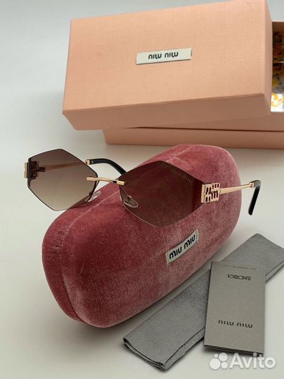 Солнцезащитные очки miu miu