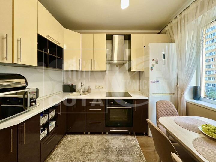 2-к. квартира, 54 м², 4/10 эт.