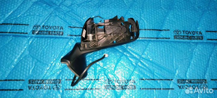 Тойота Аурис Корпус зеркала левый 2006-2008