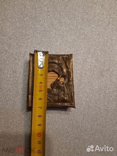 Оклад старинной иконы Богоматери на доске