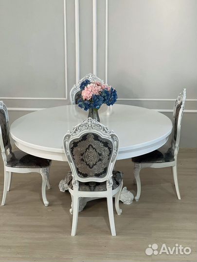 Столы и стулья