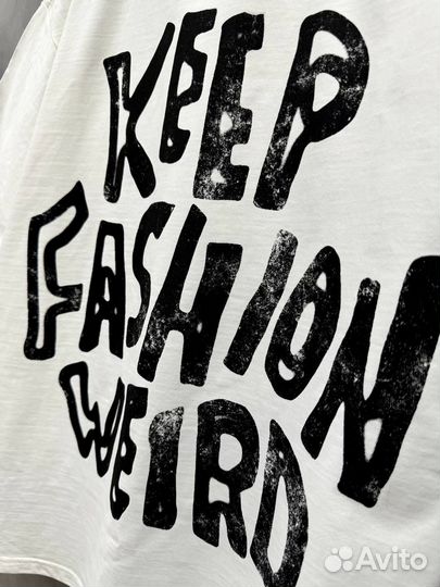Футболка Saint стильная keep fashion weird