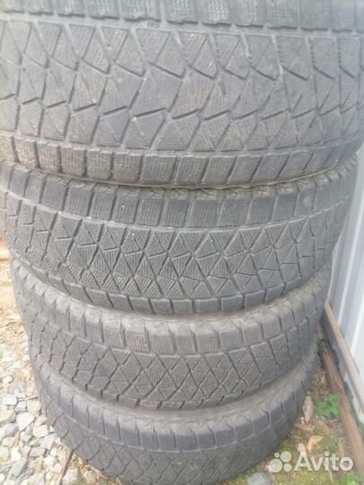 Bridgestone Blizzak DM-V2 235/65 R18 20B