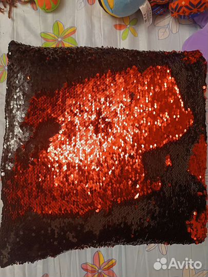 Подушка с пайетками