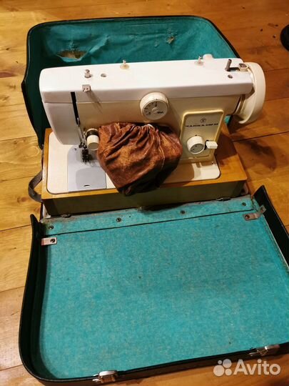 Швейная машина Чайка 132м