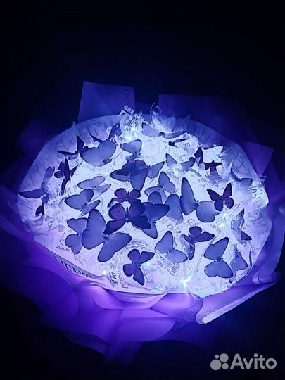 Светящийся букет из бабочек