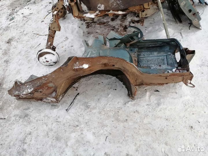 Крыло заднее правое Volkswagen Passat b3 седан