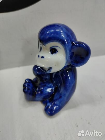 Фарфоровая фигурка 