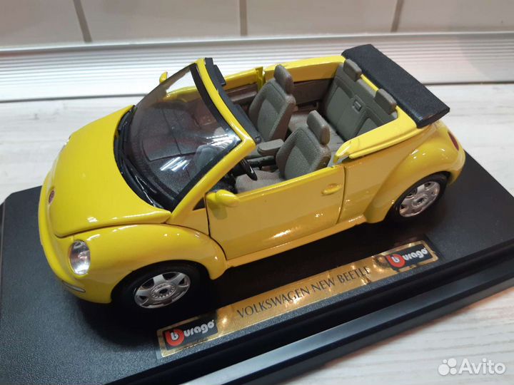Коллекционная модель Volkswagen New Beetle 1:24