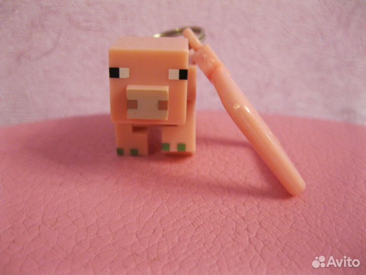 Из игры Майнкрафт фигурки и брелки