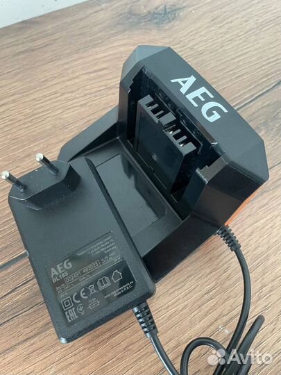 Зарядное устройство для AEG BS18G4-202C