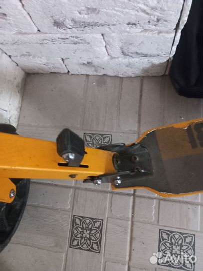 Самокат mongoose 200