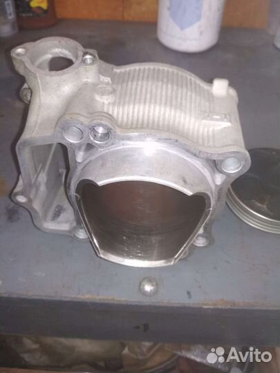 Цилиндр на Ямаху yz 250f и поршень