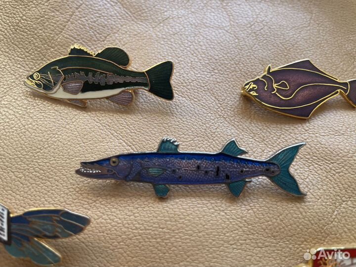 Винтажная брошь значек USA рыба щука