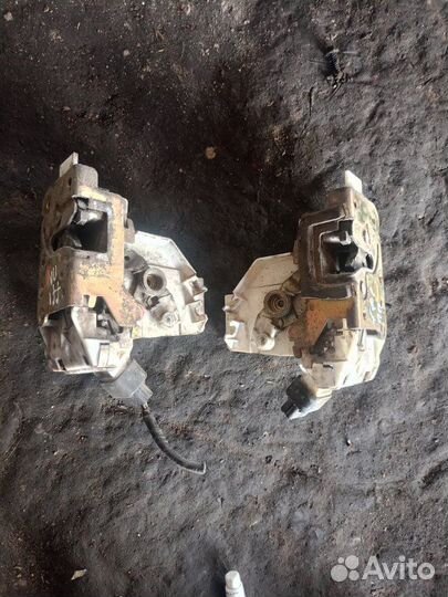 Замок двери передний Ford Focus 1 wagon 2.0L