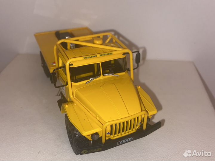 Модель автомобиляурал-43206 1:43 деа