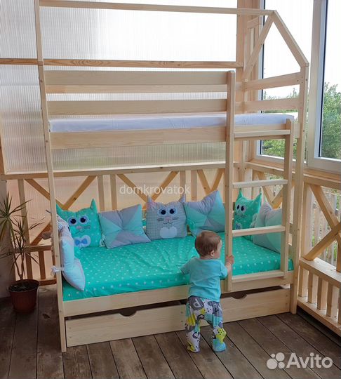 Детская двухъярусная кровать с лестницей с угла