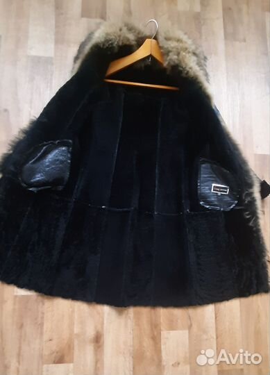 Дубленка с мехом енота