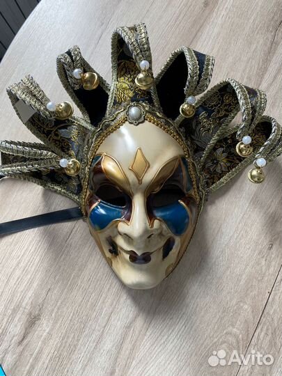 Венецианская маска карнавальная