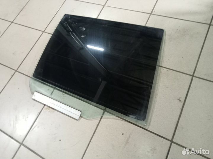 Стекло задней правой двери Опель Зафира А