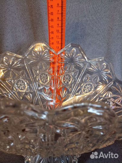 Большая старинная ваза