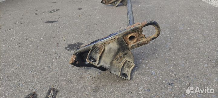 Кронштейн заднего буксировочного крюка Pajero 4