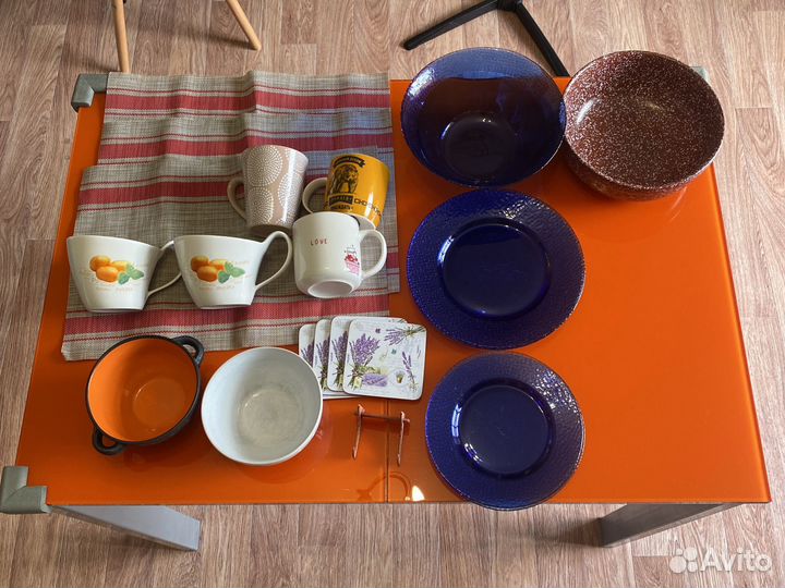 Посуда тарелки миски кружки салфетки бульонницы