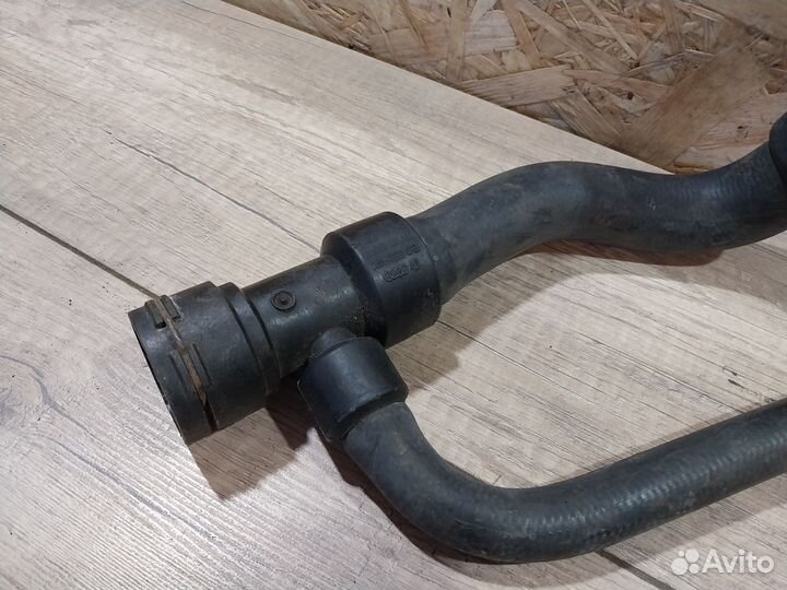 Патрубок радиатора Volkswagen Passat B5 без датчик