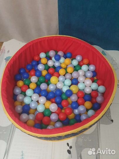 Сухой бассейн с шариками